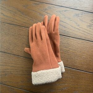 Elegant Tan and Cream Women's Gloves